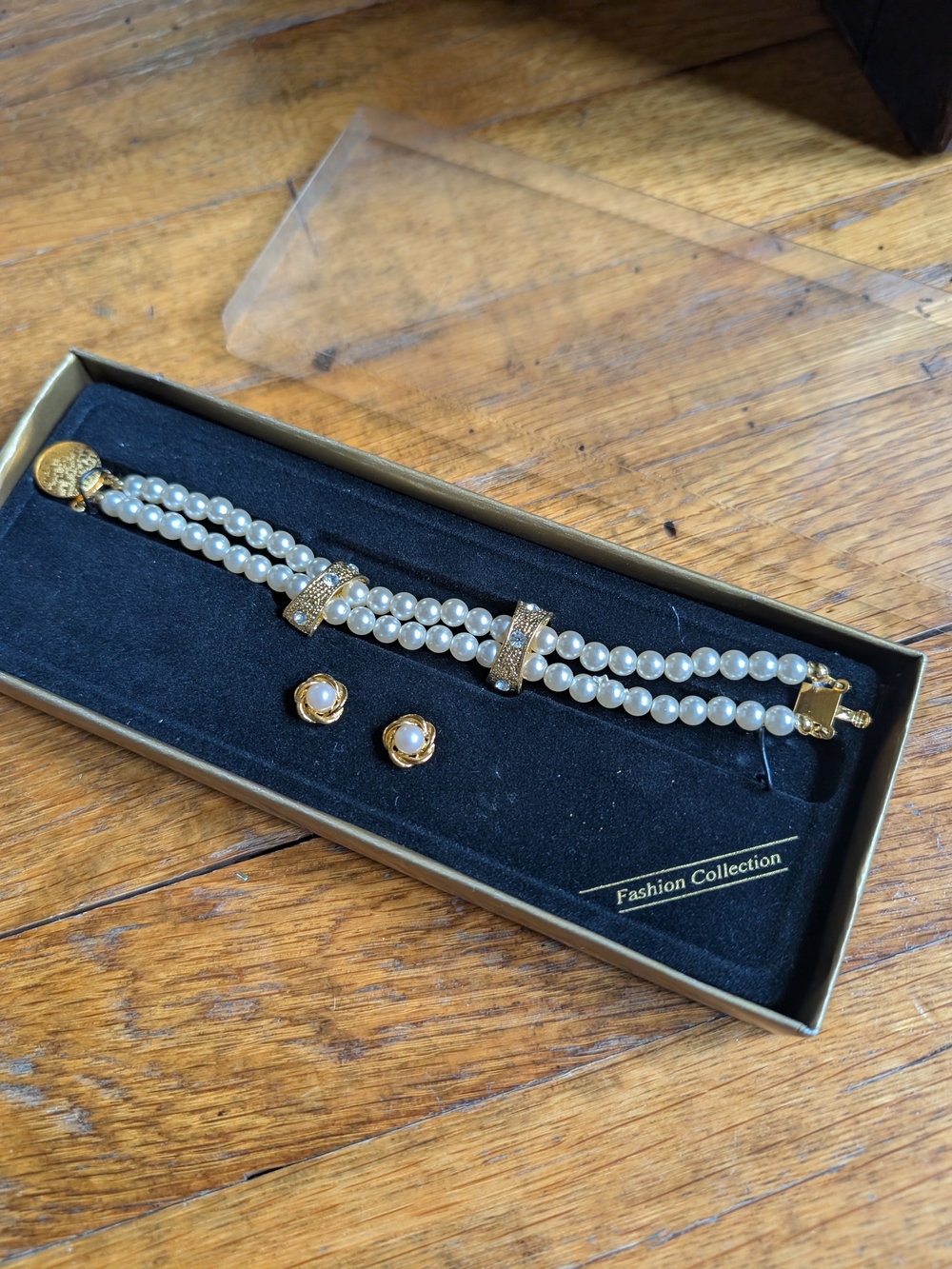 Vintage Pearl bracelet and earrings set with gold accents